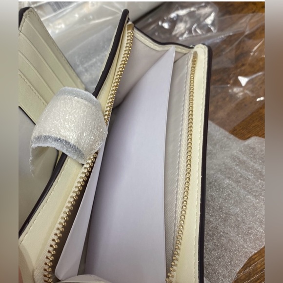 KATE SPADE Madison Medium Compact Bifold Wallet - Picture 5 of 9